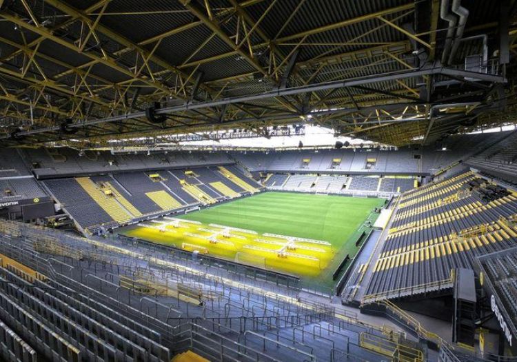 El mundo del fútbol se centra en Alemania al reanudarse la Bundesliga