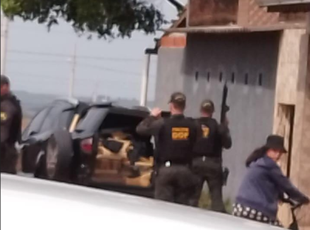 DOF incauta vehculo repleto de droga y varios fusiles en Ponta Por