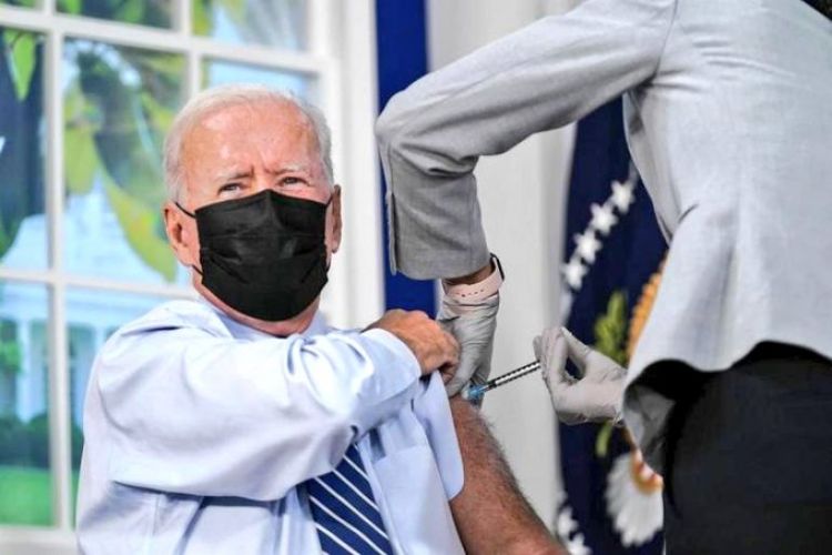 Biden se aplicó la tercera dosis de la vacuna anticovid