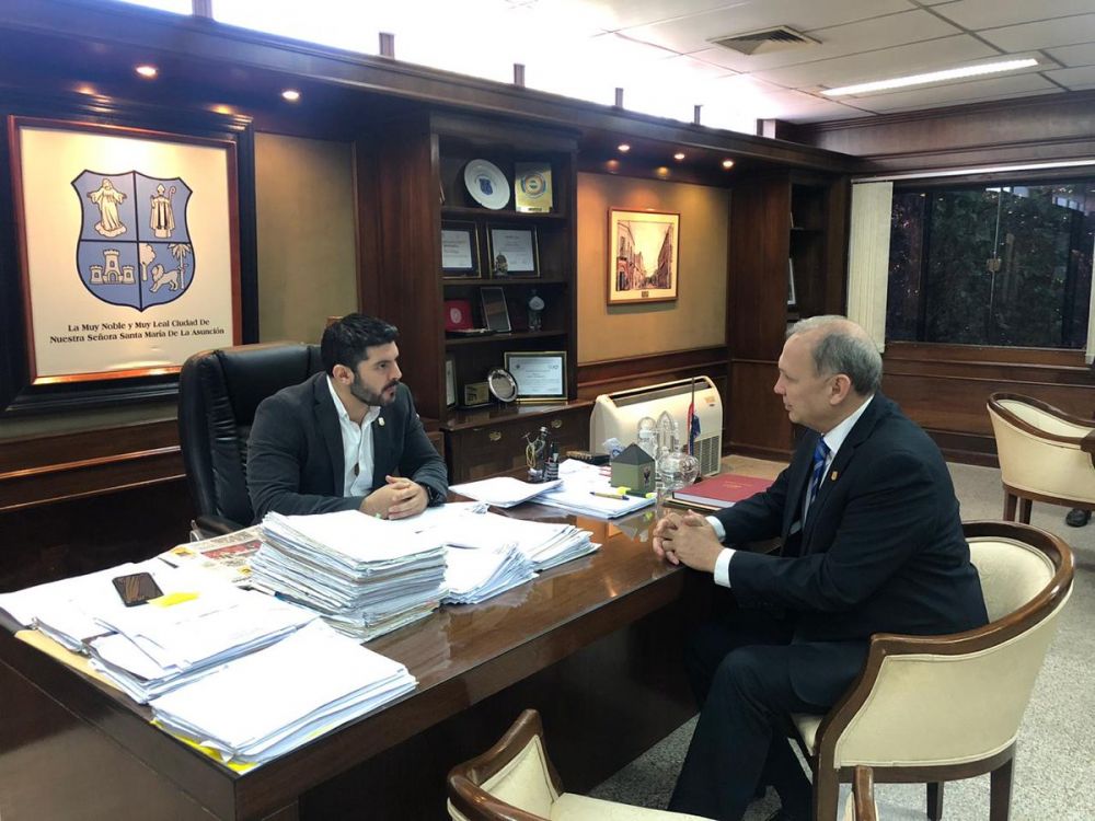 Renuncia de Ferreiro habría sido acordada con Nenecho a cambio de impunidad