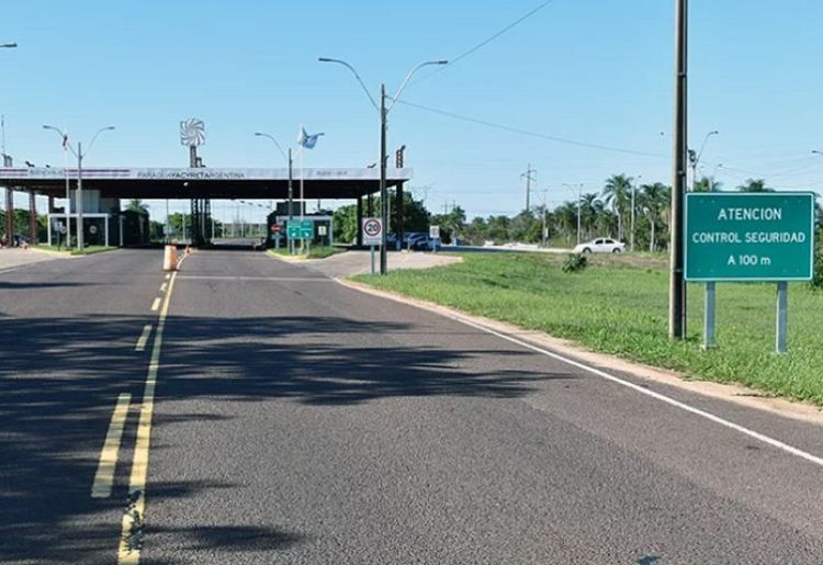 Paso Ayolas-Ituzaingó: es solo para transporte público en tres horarios y no en general