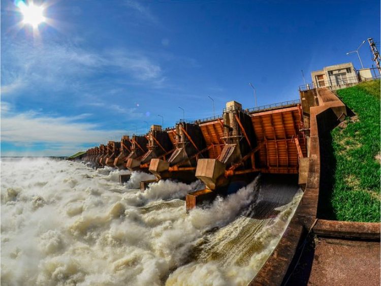 Yacyretá aumentó producción de energía casi 13% en comparación con noviembre