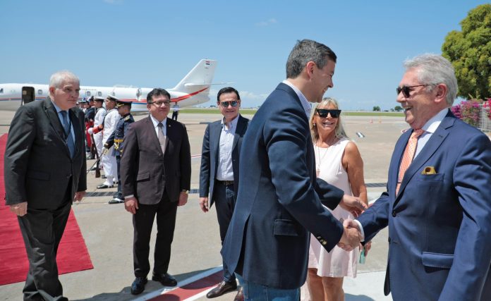 Santi ya se encuentra en Buenos Aires para la asunción de Milei