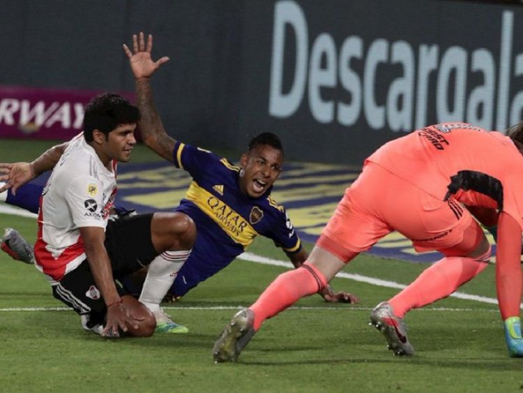 Boca y River sellan un empate en la Bombonera con tinte colombiano