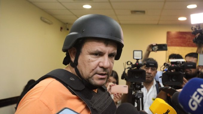 El pastor José Insfrán “dice cosas incoherentes y le afecta 24 horas de encierro”, afirma su abogado