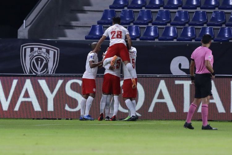 Bragantino castiga al Independiente del Valle de Brian Montenegro