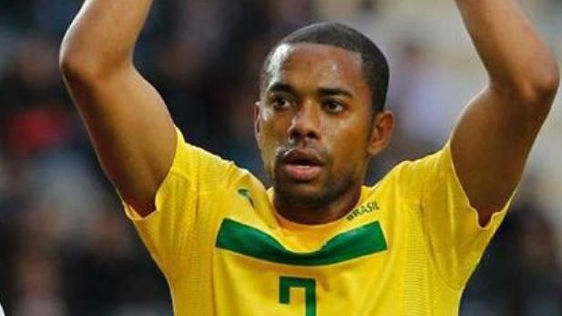 Corte da 15 días a Robinho para impugnar transferencia de sentencia a Brasil