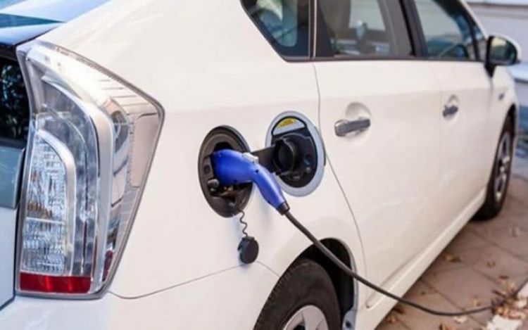 Ejecutivo apunta a impulsar industria de automóviles eléctricos dentro de política de movilidad