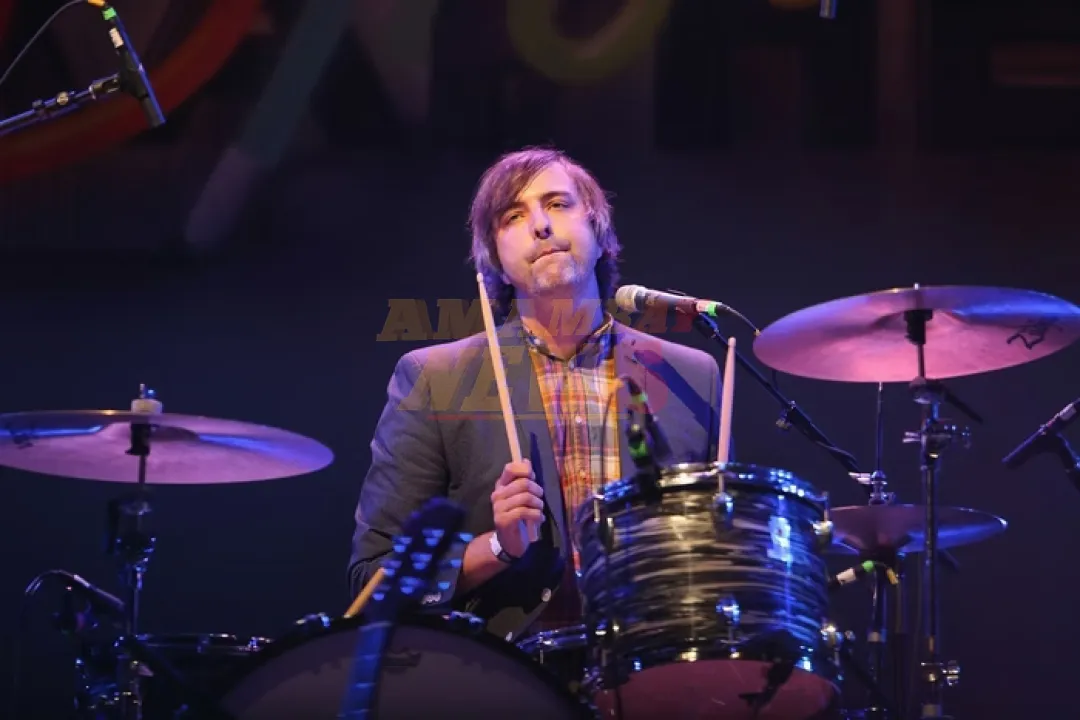 Baterista de una banda de rock fue arrestado por posesión de pornografía infantil