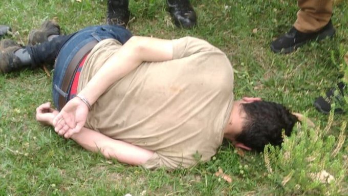 Persecución y balacera terminan con la detención de dos presuntos delincuentes