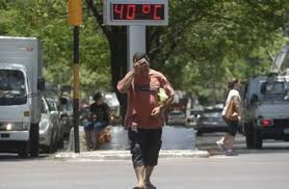 Lunes caluroso, con mucha humedad y posibles lluvias