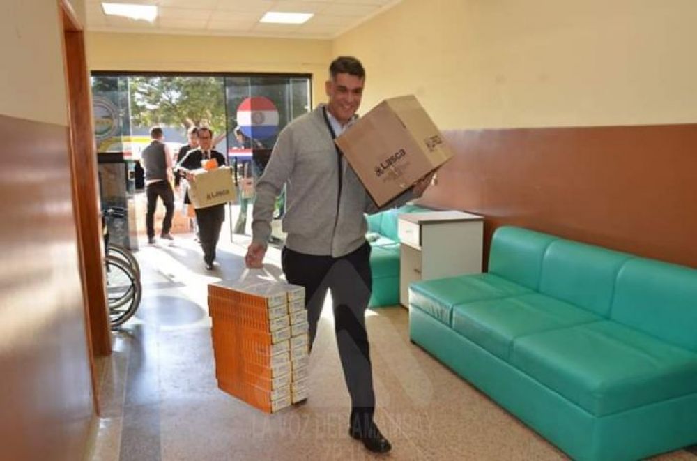 Gobernador entregó lote de medicamentos al Puesto de Salud de barrio Obrero