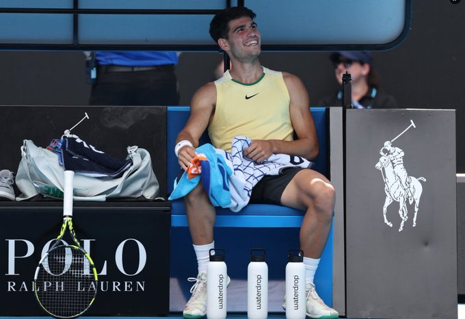 Alcaraz ingresa a la cuarta ronda del Abierto de Australia