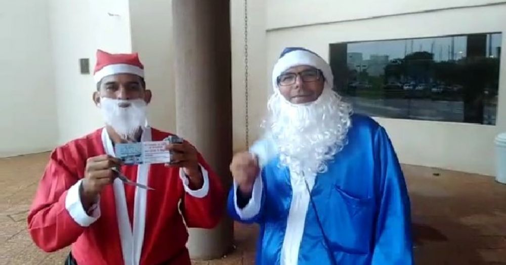 Otra burla: Ricardo Villalba y Néstor Echeverria ahora son Papá Noel 360