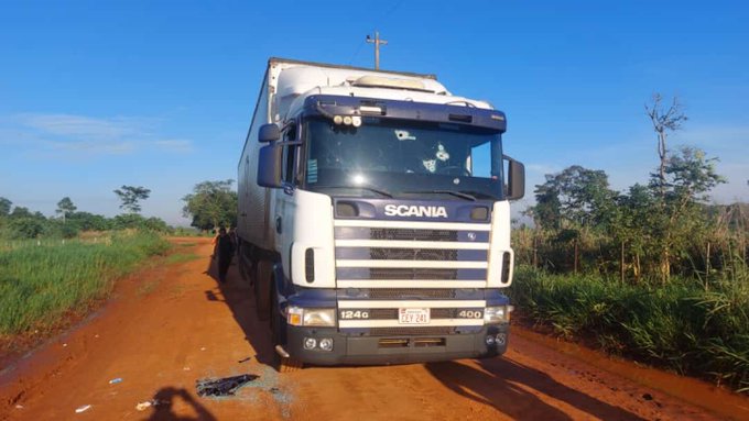Piratas del asfalto atacaron a balazos a un camión de transportadora en San Pedro