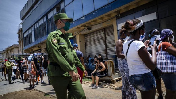 Sancionan a viajeros con COVID-19 con hasta diez meses de cárcel en Cuba