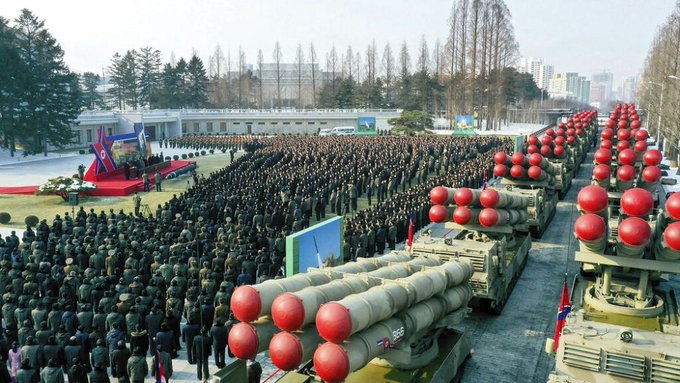 Kim Jong-un insta a incrementar el arsenal nuclear de Corea del Norte
