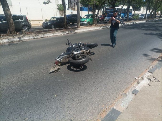 Camioneta impacta de frente y mata a motociclista