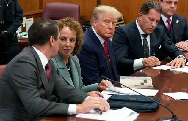 Donald Trump regresa a Florida tras ser acusado de 34 delitos