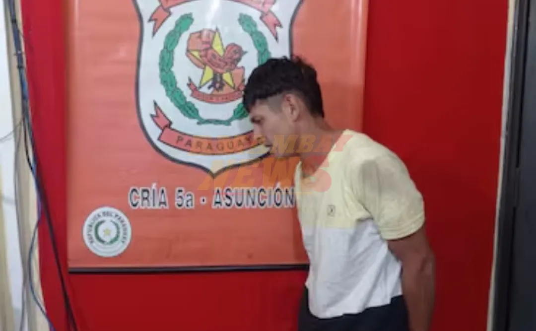 Cayó tras intentar asaltar a Bolt con un policía a bordo