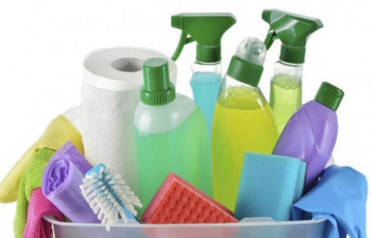 Advierten que mezclar productos de limpieza puede producir intoxicación