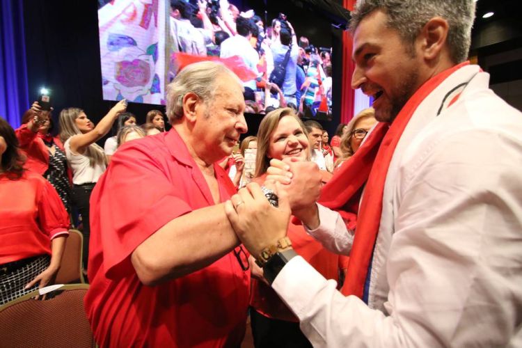 Galaverna a Mario Abdo: “que se saque el lente hũ”