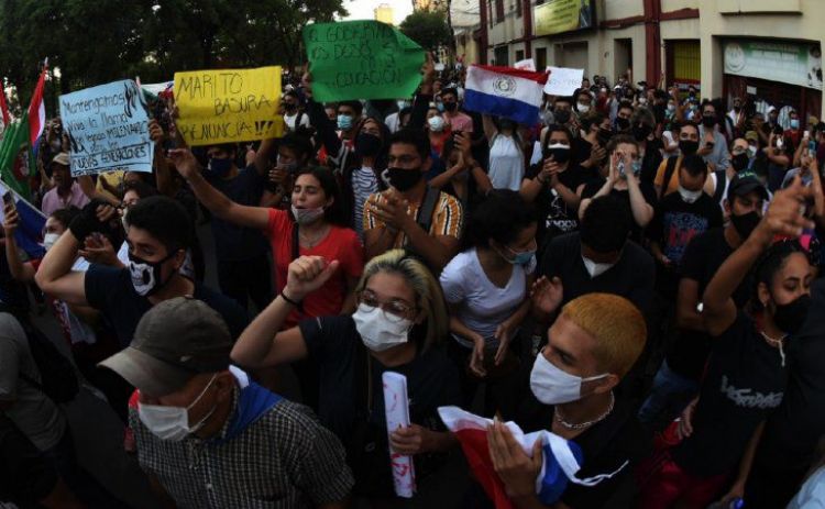 Nueve días consecutivos de protesta contra el gobierno de Mario Abdo