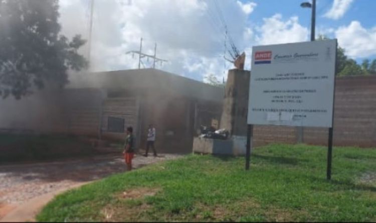 Tres ciudades sin luz tras principio de incendio en subestación de Itauguá