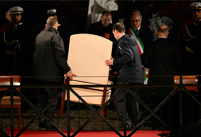 El papa Francisco anula a último minuto su participación en el Vía Crucis