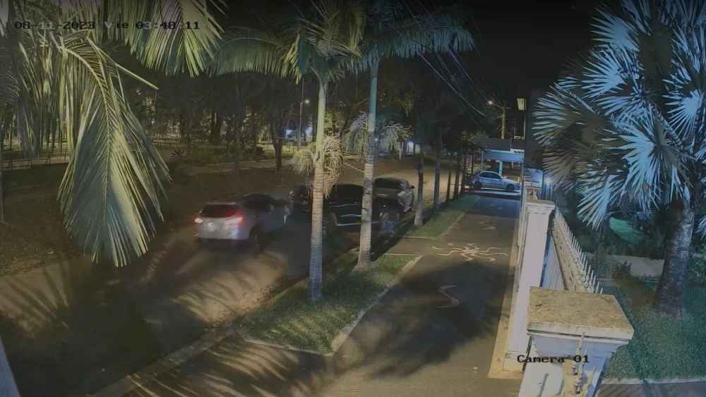 Conductor atropella dos camionetas estacionadas en Coronel Oviedo