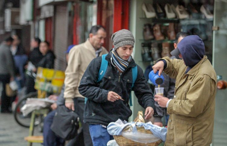 Lunes frío a fresco, parcialmente nublado y con vientos del sureste