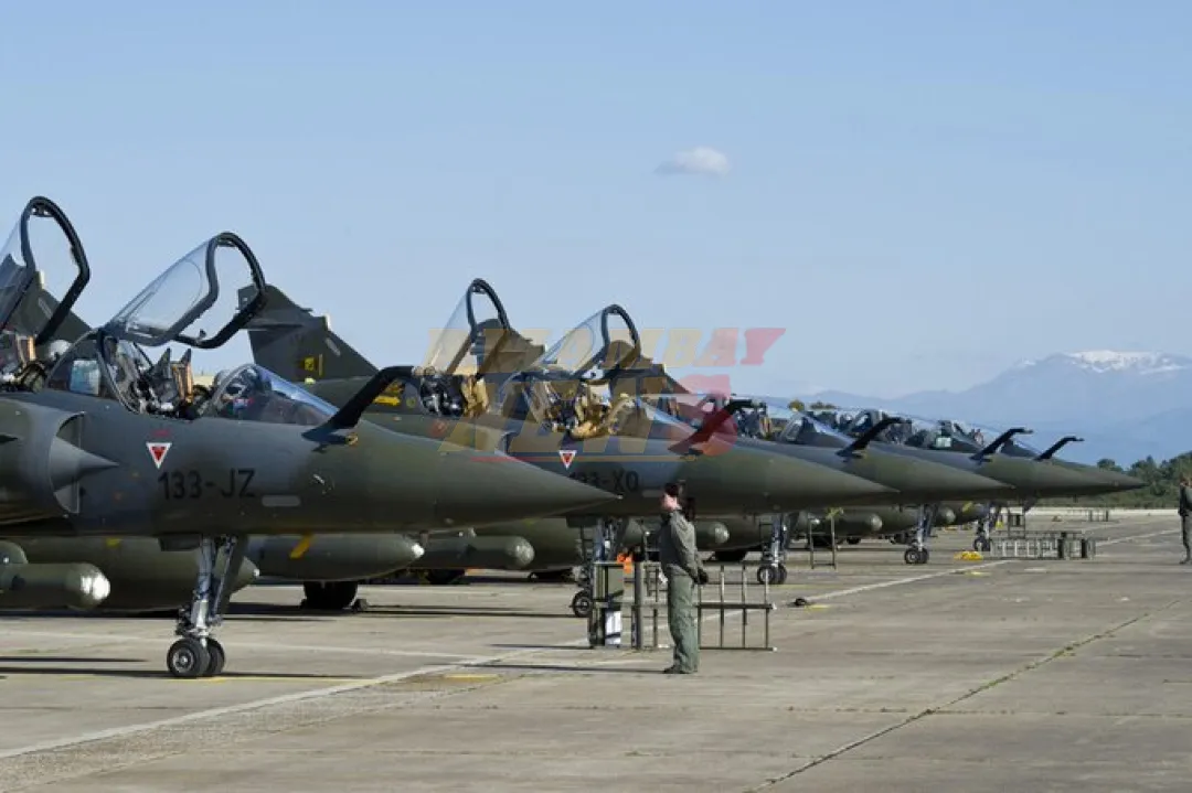Francia entregó los primeros cazas Mirage 2000 a Ucrania