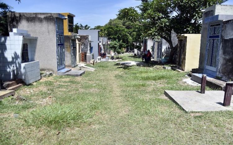 Para caso extremo, Cementerio del Sur prepara fosa común con 80 lugares