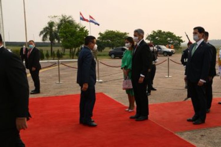 En su visita a Chile Marito solo habló con el presidente saliente Piñera