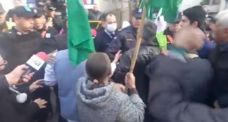 Incidentada manifestación frente al Ministerio del Interior en repudio a desalojo