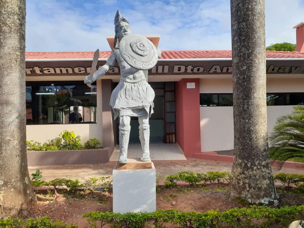 Soldado Romano que costó  G. 600 millones adorna jardín de la Junta Departamental