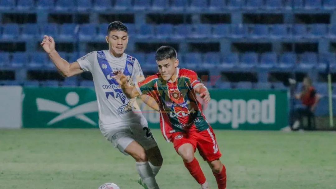 Ameliano y Tembetary chocan en Villeta