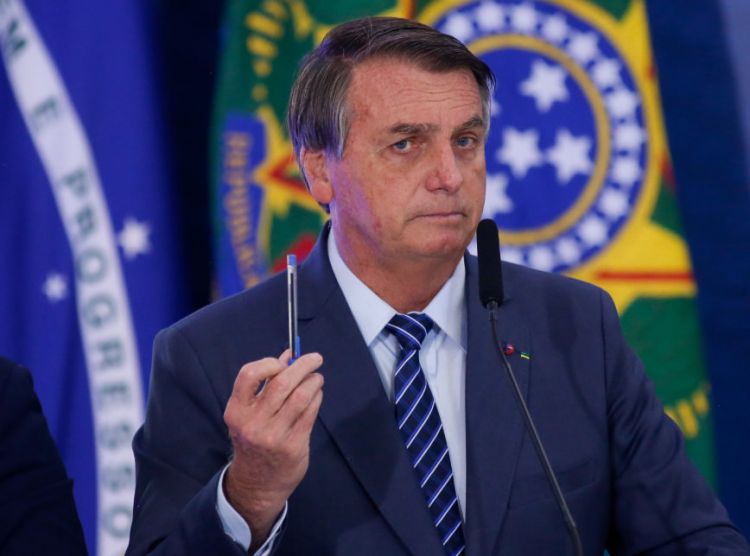 Bolsonaro prometi vacunas este ao para "todos los brasileos"