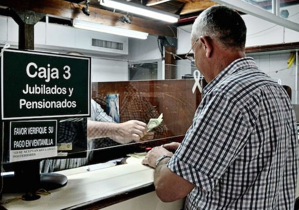 Jubilados de IPS reciben desde hoy aguinaldo y haberes