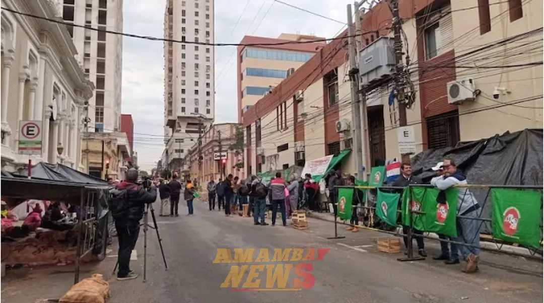 Campesinos exigen tierras prometidas frente al Indert