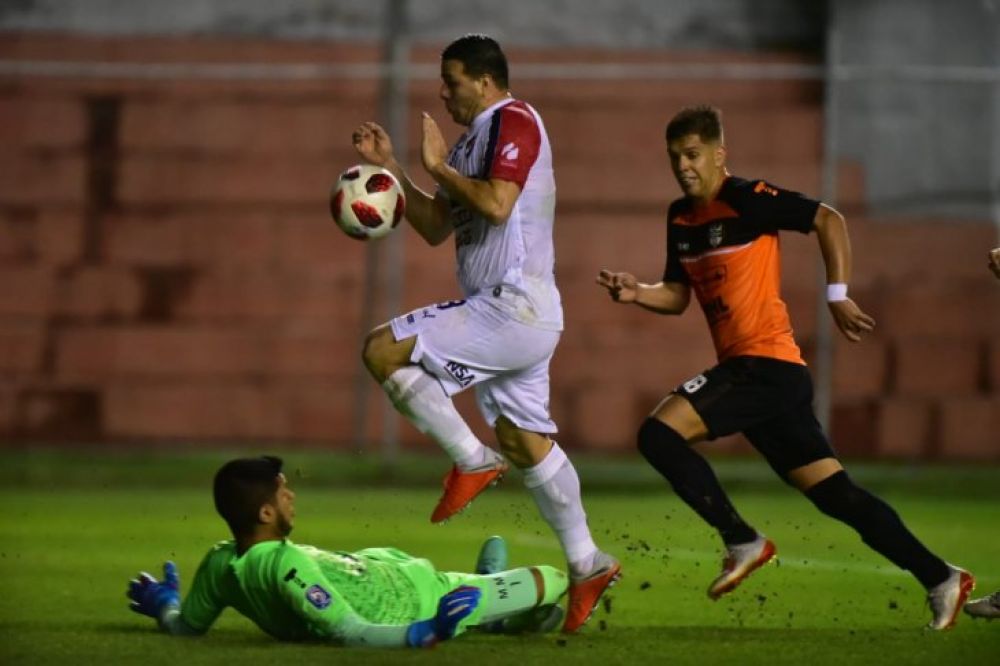 Nacional y General Díaz no pasaron de un tímido 0-0 en barrio Obrero