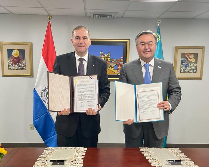 Acuerdan supresión de requisito de visa para funcionarios oficiales con Kazajistán