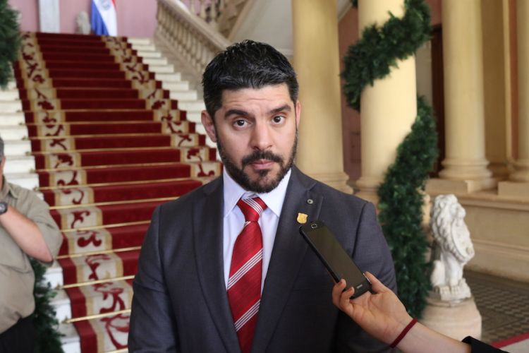 Nenecho se defiende de ataques de ABC: Tus tapas no me van a amedrentar, dice a Zuccolillo