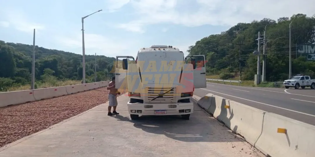Camión con desperfectos mecánicos utiliza rampa de frenado