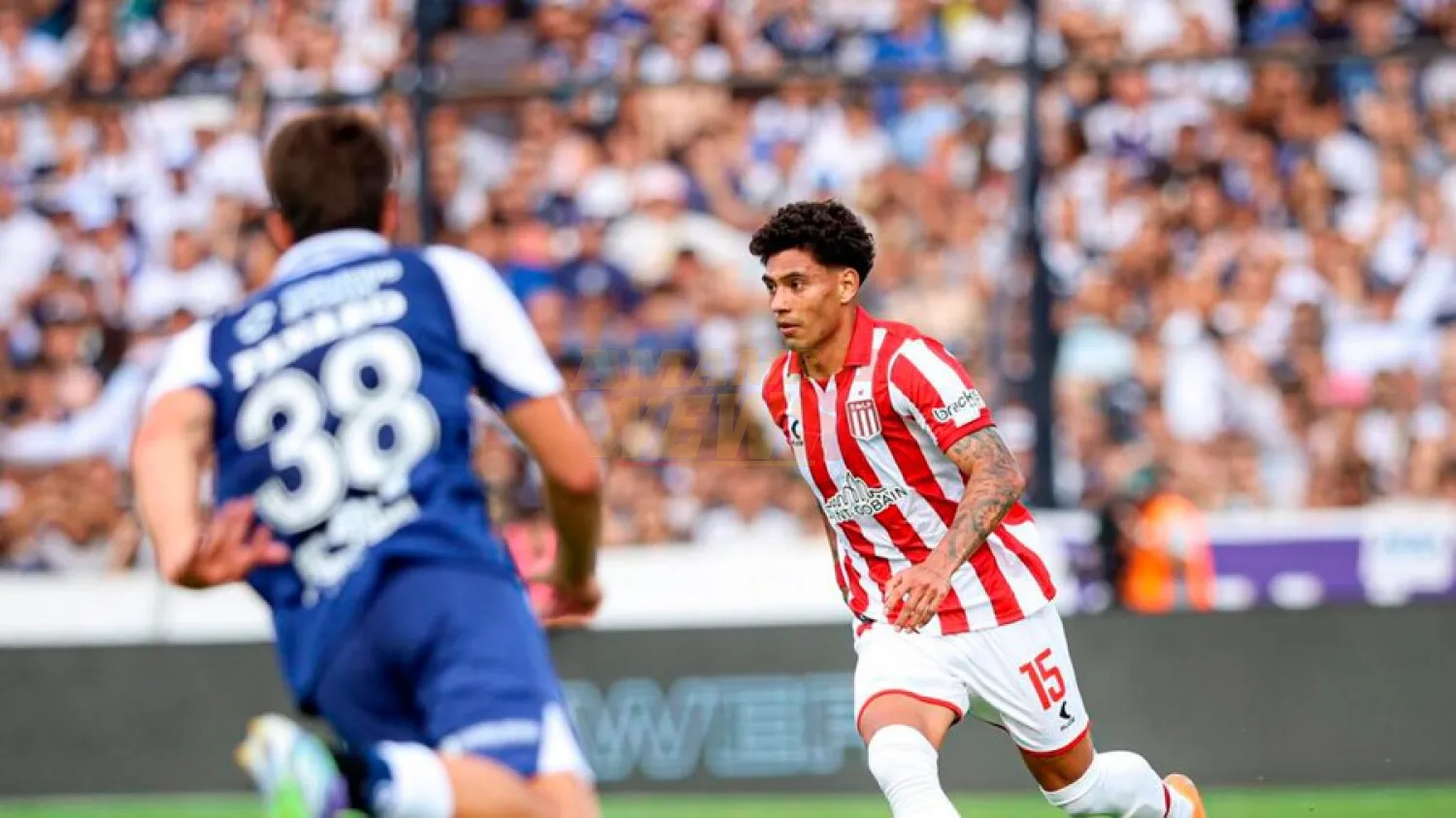 Estudiantes gana el clásico Platense y luchará por el título con Racing