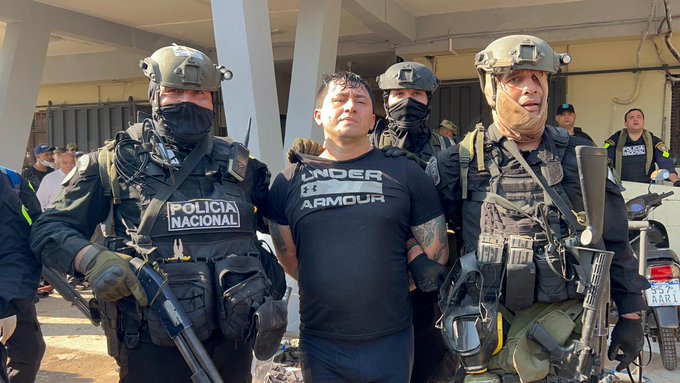Desde dentro de Tacumbú hablan de al menos 20 muertos y hay un policía fallecido