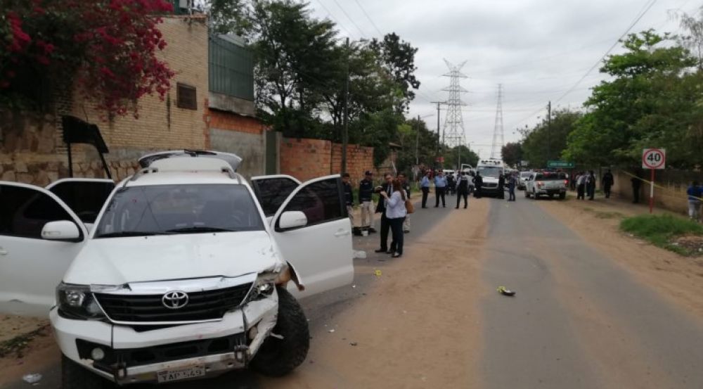 Indígenas cierran calles y esperan con palos a los que intentan pasar