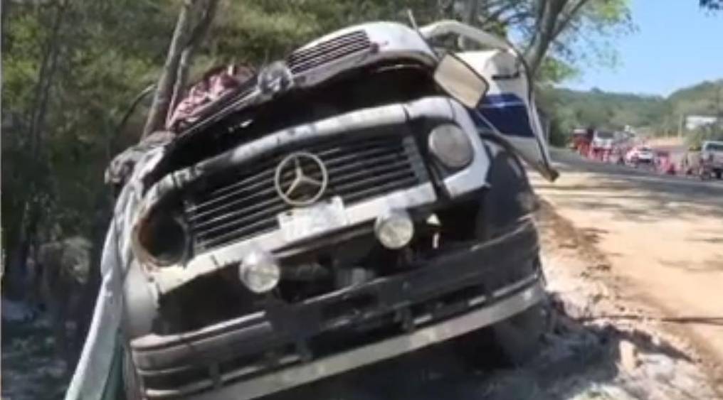 Camión que transportaba ladrillos volcó tras perder el control en el cerro de Caacupé