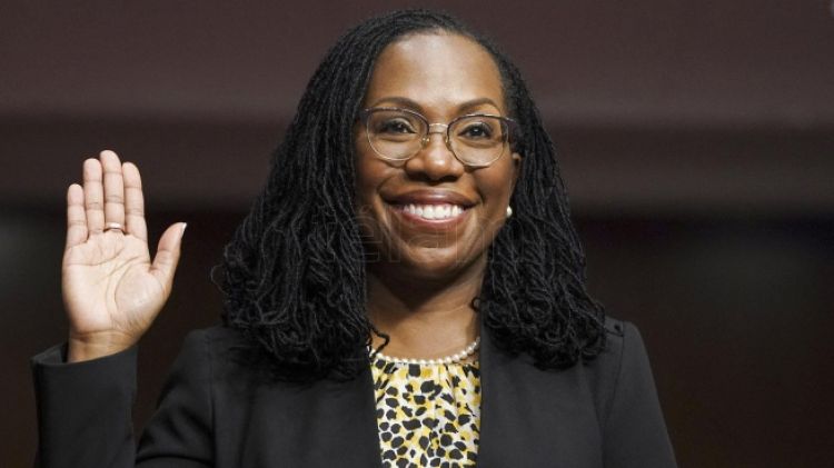 Biden nominó a Ketanji Brown Jackson como la primera jueza negra candidata a la Corte Suprema