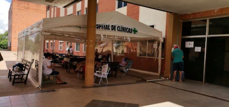 Trabajadores de Clínicas se manifiestan para exigir recursos contra el Covid